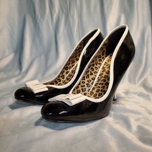 Black & White Pinup Pumps